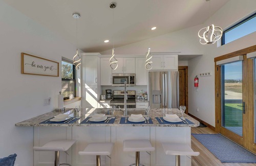 Kalispell Cabina | Mtn-View Tiny Home Near Flathead Lake & Skiing!