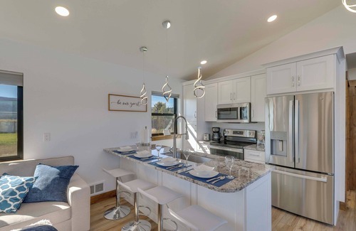 Kalispell Cabina | Mtn-View Tiny Home Near Flathead Lake & Skiing!
