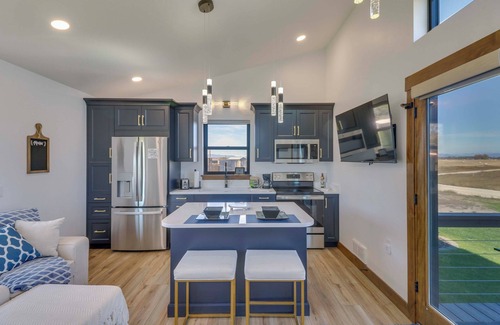 Kalispell Cabina | Mtn-View Tiny Home w/ Grill Near Skiing!