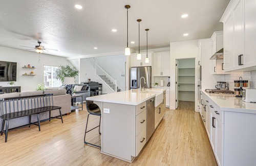 Herriman Casa | Mtn-View Utah Gem w/Home Office