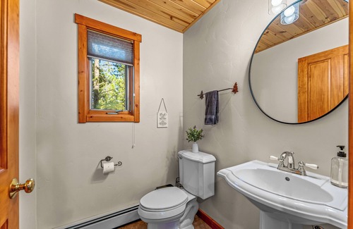Grand View Highlands Cabina | Mtn Views! 4k SqFt! Gym! Hot tub! 4 King Ensuites+