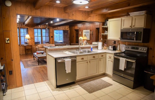 Bristol Otro | Mtn Views at Eastview Farm, 3bd/2ba,15 min from King University/Downtown Bristol