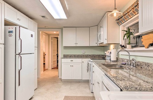 Chimney Rock Cabaña | Mtn Views + Fire Pit: Serene Chimney Rock Abode