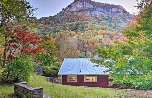 Chimney Rock Cabaña | Mtn Views + Fire Pit: Serene Chimney Rock Abode