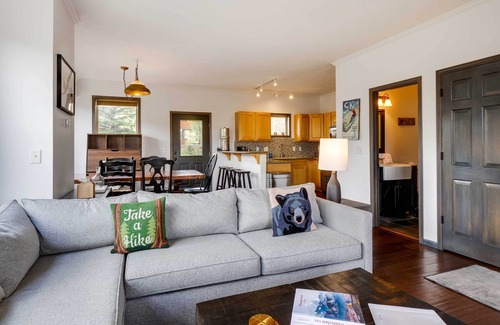 Summit Cove Casa | Mtn Views & Fireplace: Stunning Dillon Townhome!