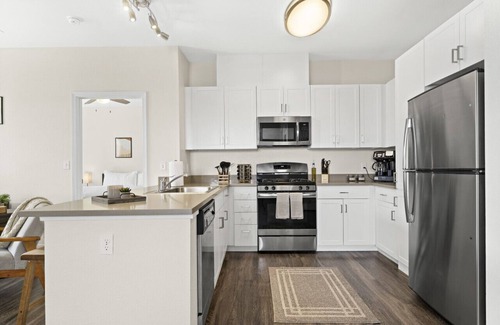 Northwest Reno Apartamento | Mtn. Views, Pool, & HotTub | Luxury Northwest