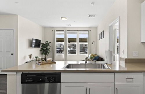 Northwest Reno Apartamento | Mtn. Views, Pool, & HotTub | Luxury Northwest
