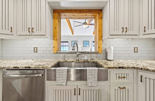 Gainesville Casa | Much to love Guest favorite Evergreen Hideaway waterfront home w/ dock. Pets ok