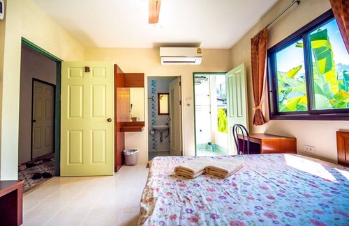 Cherngtalay Hotel | Muchshima House