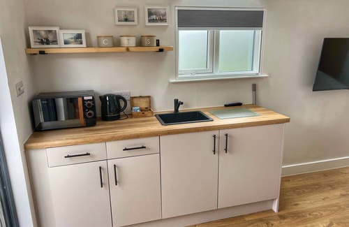 Mudeford Cabina | Mudeford Retreat—Peaceful & Perfectly Located