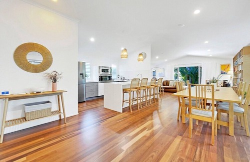 Mudjimba Casa | Mudjimba Beach Haven - 2 min walk to water!