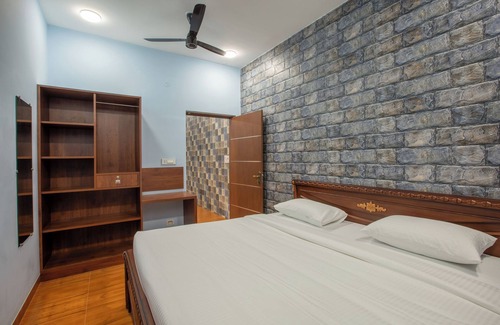Hope College Hotel | MUGUNDAN 'S SMART STAY