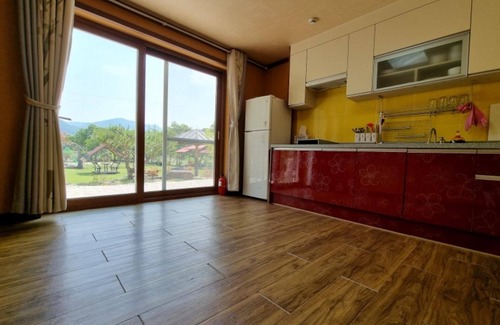 Seolcheon-myeon Casa | Muju Windmills and Streams Pension