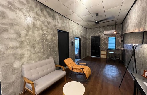 Lubok Buaya Casa | Mulan Guest House
