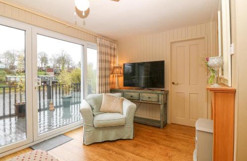 Bont Newydd Casa | Mulberry Cabin On The Lake
