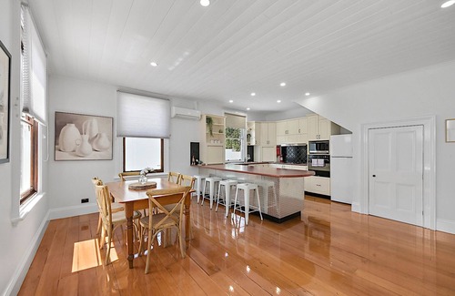 Launceston CBD Cabaña | Mulberry Lane: 2 BR, 2 BA Cottage in Launceston, Sleeps 4