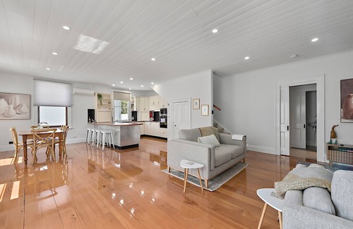 Launceston CBD Cabaña | Mulberry Lane: 2 BR, 2 BA Cottage in Launceston, Sleeps 4