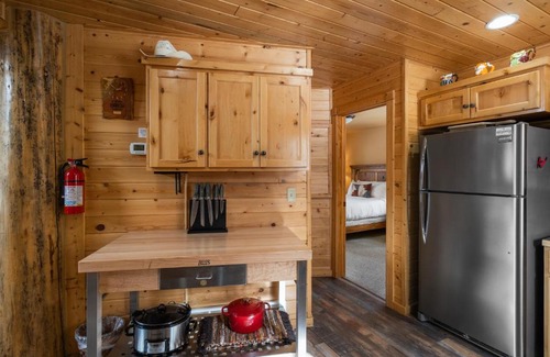 Lazy Acres Casa | Mule Deer Cabin