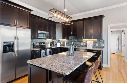 Downtown Casa | Muletown Haven – Stunning Downtown Escape!