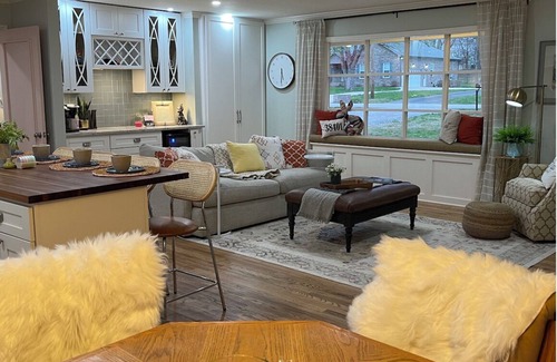 Columbia Cabaña | Muletown's Cozy Classic w/ hot tub, outdoor game area, and fire pit