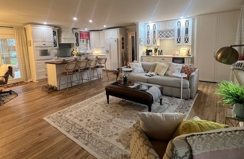 Columbia Cabaña | Muletown's Cozy Classic w/ hot tub, outdoor game area, and fire pit