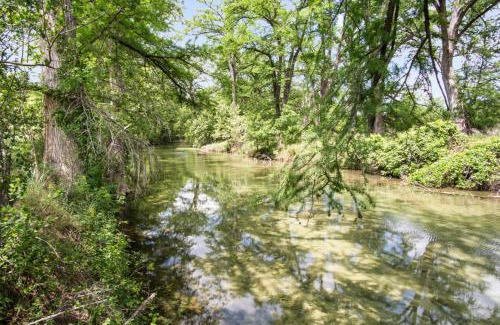 Bandera Casa | Muller's Ark Guest Ranch - River House