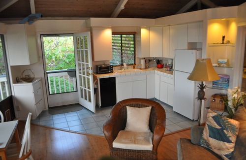Kilauea Casa | Casa 2BR privada y casa de campo 1BR con vistas al mar cercanas, Peace & Spa. TVNC # 4284