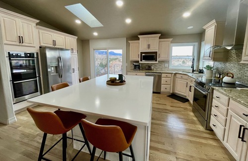 Northwest Colorado Springs Casa | Multi-family get away with breath taking Colorado views.