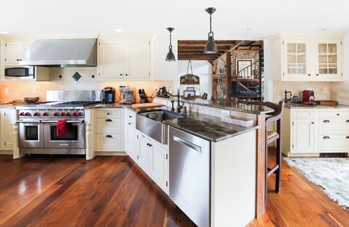 Fairfield Casa | Multi Family Pool Retreat - 6-bedroom chateau in Fairfield with nature & spa!