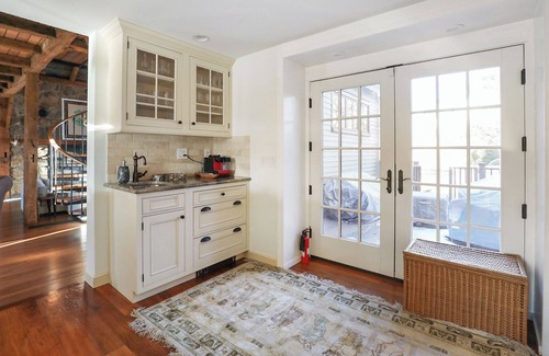 Fairfield Casa | Multi Family Pool Retreat - 6-bedroom chateau in Fairfield with nature & spa!