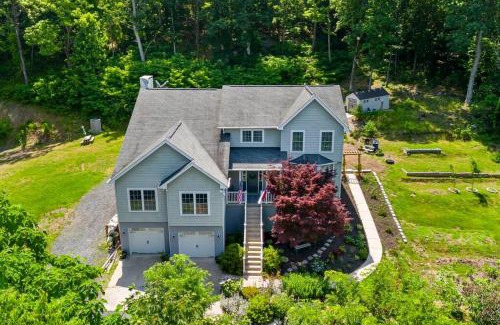 Front Royal Casa | Multi-gen Family Mountain House