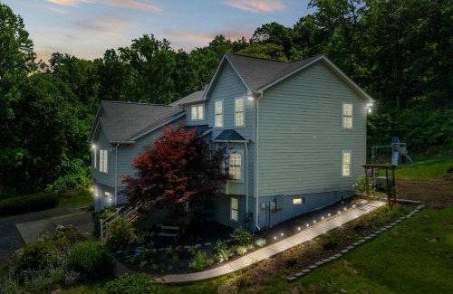 Front Royal Casa | Multi-gen Family Mountain House