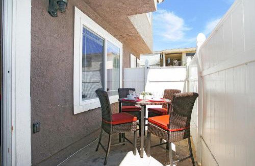 Downtown Casa | Multi-Level 2BR-Fast WiFI-Free Parking -CM-1