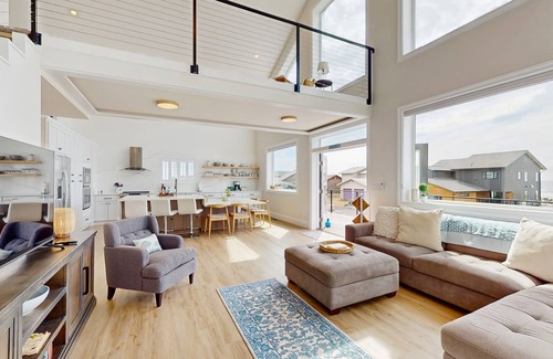 Westport Casa | Multi-level home w/beautiful ocean & sunset view, close to State parks & beach