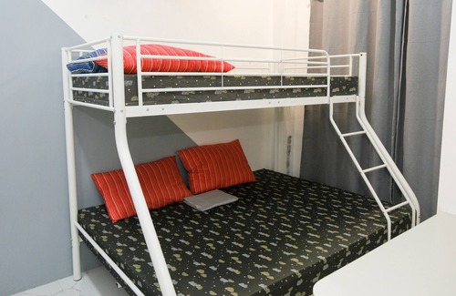 Poblacion District Casa | Multi-level House with a Pool, Near Airport