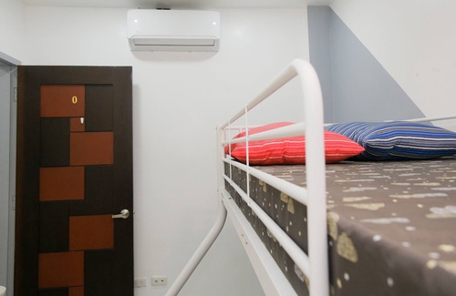 Poblacion District Casa | Multi-level House with a Pool, Near Airport