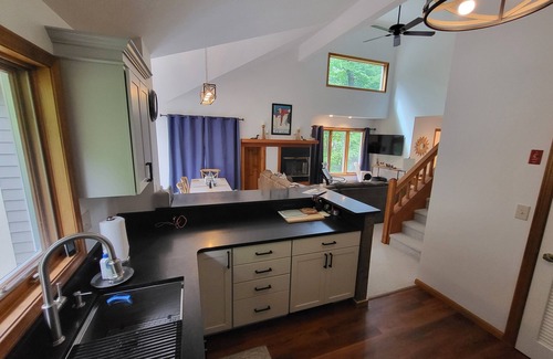 Lincoln Casa | Multi-level, open concept, AC, wooded view, deck, swim club. F1602 by LRS