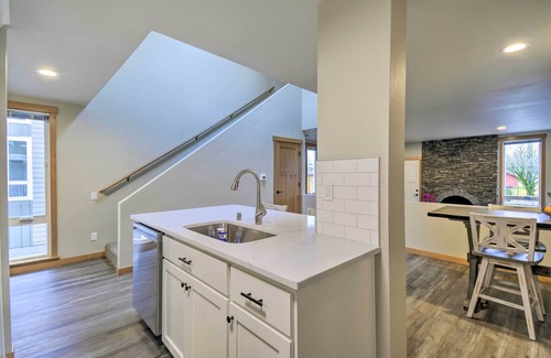 Edgewood Casa | Multi-Level Vacation Rental Near Tacoma!
