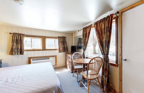 Naturita Casa | Multi-unit home with deck, grill, mtn views, W/D, & AC
