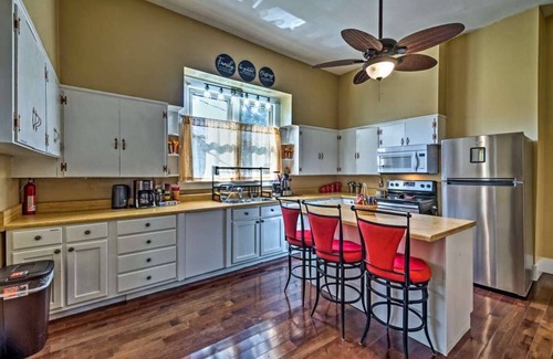 Horse Cave Casa | Multifamily Mammoth Cave Inn Sleeps 15 Infants Welcome