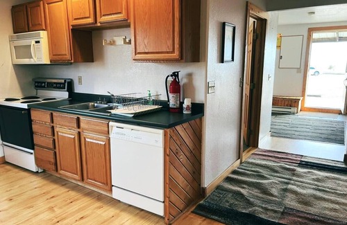 Winfred Cabina | Multipurpose Hunting Lodge + 400 Acres + Sleeps 11