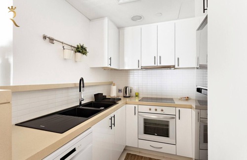Al Raha Beach Apartamento | Muneera Island Oasis: Stylish 2BR in Al Rahba