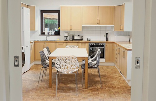 Am Waldfriedhof Apartamento | Munich center just a 10-minute subway ride away: 130 m², 4 bedrooms, 2 bathrooms