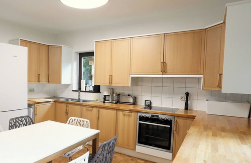 Am Waldfriedhof Apartamento | Munich center just a 10-minute subway ride away: 130 m², 4 bedrooms, 2 bathrooms