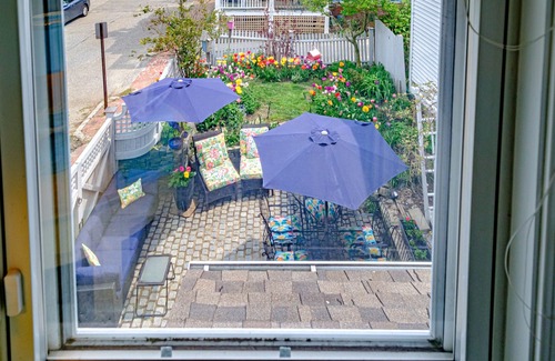 Munjoy Hill Casa | Munjoy Hill- Immaculately restored antique 1874 New Englander with private patio