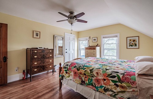 Munjoy Hill Casa | Munjoy Hill- Immaculately restored antique 1874 New Englander with private patio