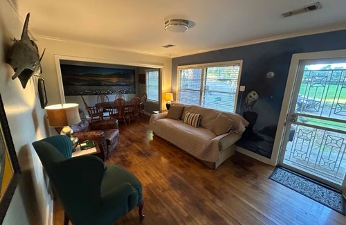 Tougaloo Casa | Mural House - Delightful 3 Br 2 Bath home in Fondren Area