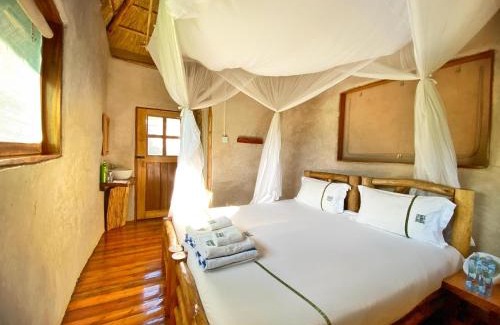 Paraa Cabina | Murchison Falls Bamboo Village