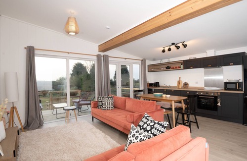 Dwyran Cabaña | MURMUR Y COED, pet friendly, character holiday cottage in Newborough