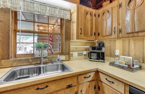 Unaka Cabina | Murphy Cabin w/ Views < 1 Mi to Hiwassee Lake!